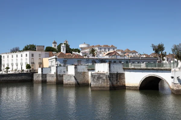 Antik Roma köprüsü tavira, Portekiz algarve otelleri — Stok fotoğraf