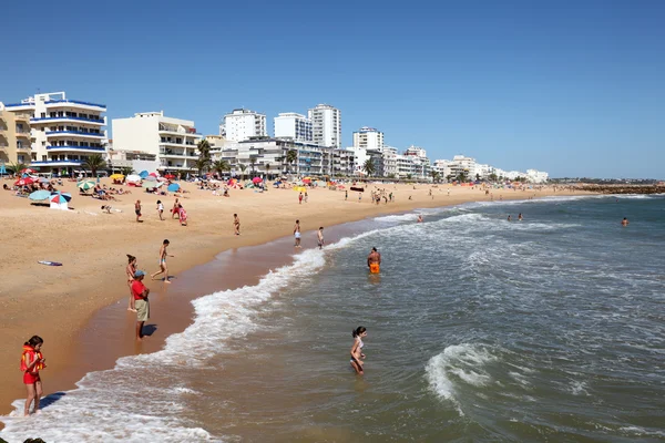 Het strand van quarteira, algarve portugal — Stockfoto