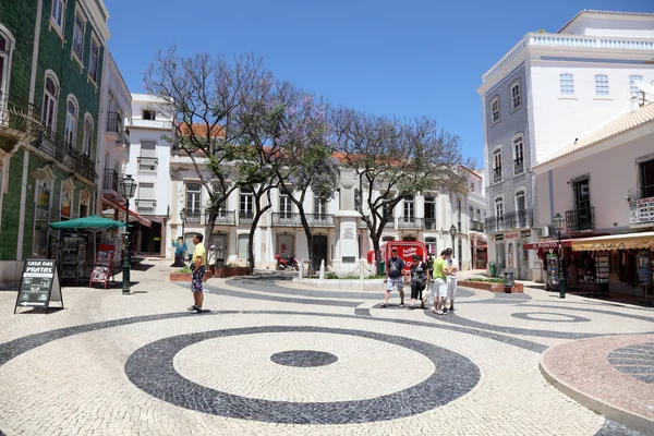 アルガルヴェ ポルトガル、ラゴスの古い町の広場します。 — ストック写真