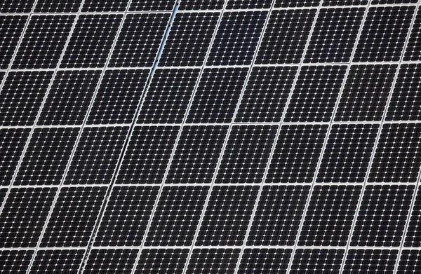 Solceller panel av ett solkraftverk — Stockfoto