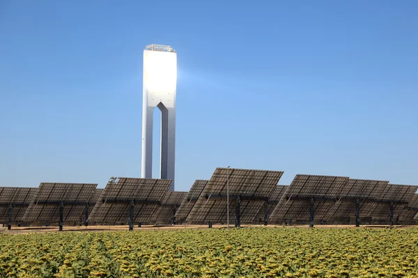 Solarkraftwerk in der Nähe von Sevilla, Andalusien Spanien — Stockfoto