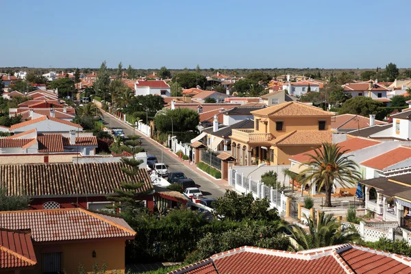 Pohled přes obytné čtvrti v matalascanas, Andalusie Španělsko — Stock fotografie