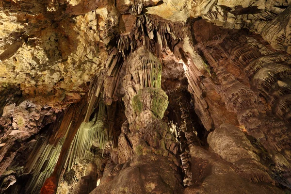 A Szt. Mihály barlang Gibraltáron belül — Stock Fotó