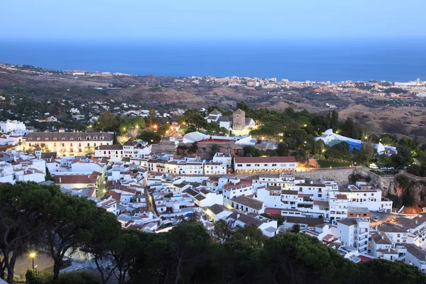 Vita andalusiska byn mijas pueblo. provinsen malaga, Spanien — Stockfoto