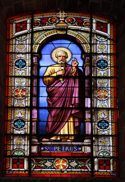 Окно со святым Петрусом в Католической церкви Сан-Сальвадора, Херес-де-ла-Фронтера, Испания — стоковое фото