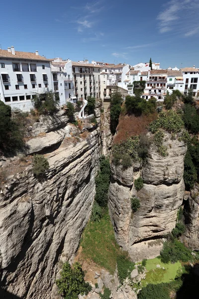 Kasaba ronda üstünde belgili tanımlık tepe-in rock, Endülüs, İspanya — Stok fotoğraf