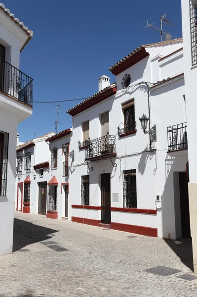 Smalle straat in de stad ronda, Andalusië — Stockfoto