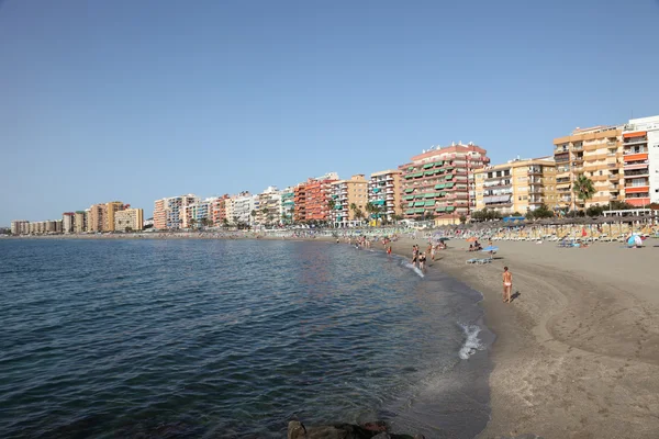 Plaży w mieście fuengirola na wybrzeżu costa del sol, Andaluzja, Południowa Hiszpania — Zdjęcie stockowe
