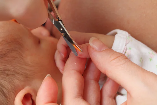 stock image Mother cutting little baby's fingernails