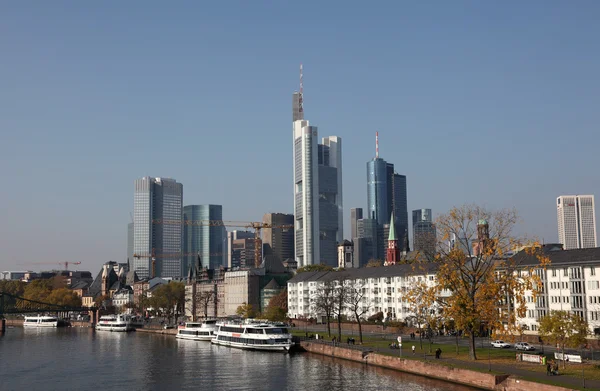 Ciudad de Frankfurt y el río Main — Foto de Stock