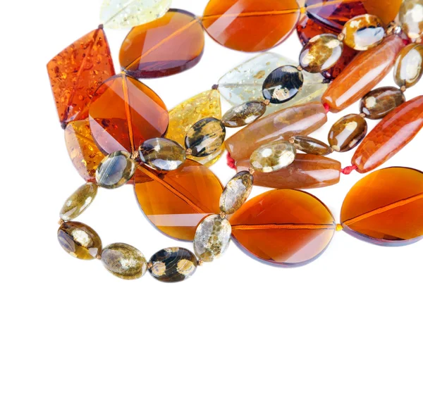 Viele gelbe Perlen aus verschiedenen Mineralien und Stein Hintergrund — Stockfoto
