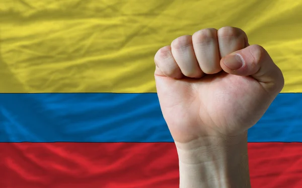 Puño duro frente a bandera de Colombia simbolizando poder —  Fotos de Stock