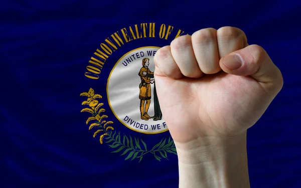 Nous drapeau de l'État du Kentucky avec poing dur devant elle symbolise — Photo