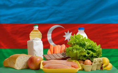 Azerbaycan bayrağı önünde temel gıda Market