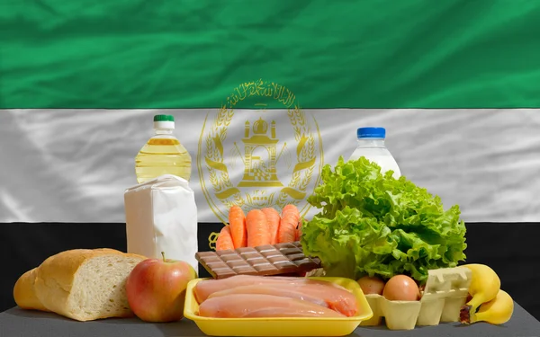 在阿富汗国旗前基本食品杂货 — 图库照片