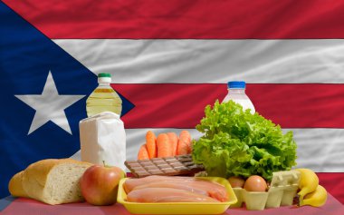temel gıda Market önünde puertorico ulusal bayrak
