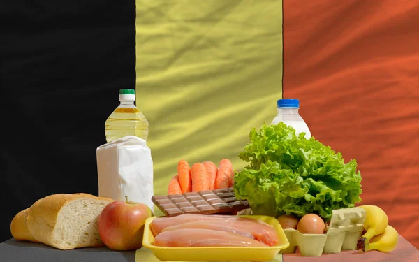 在比利时国旗前基本食品杂货 — 图库照片