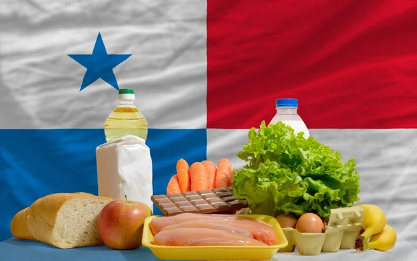 パナマの国旗の前で基本的な食糧食料品 — ストック写真
