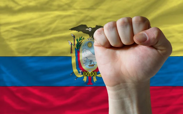 Punho duro na frente da bandeira equador simbolizando poder — Fotografia de Stock
