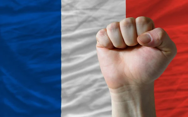 Poing dur devant le drapeau français symbolisant le pouvoir — Photo