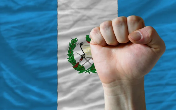 Puño duro frente a la bandera de Guatemala simbolizando el poder — Foto de Stock