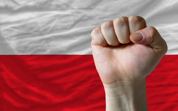 Puño duro frente a la bandera de Polonia que simboliza el poder — Foto de Stock