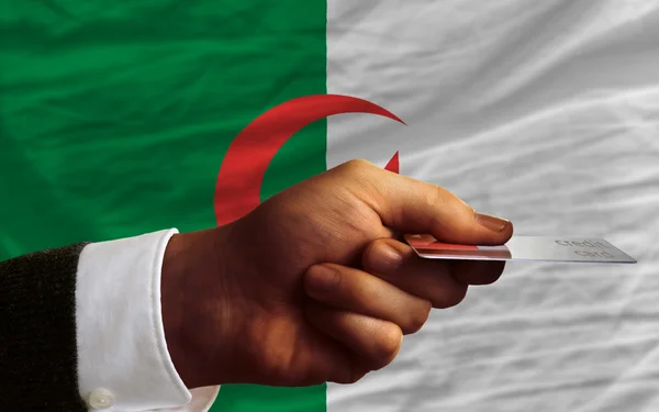 Покупка с помощью кредитной карты в Алжире — стоковое фото