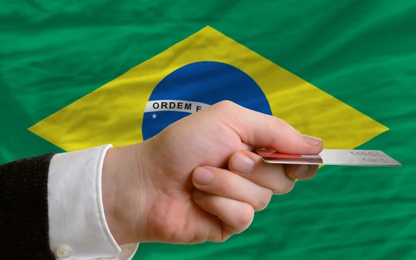 Покупка с помощью кредитной карты в Бразилии — стоковое фото