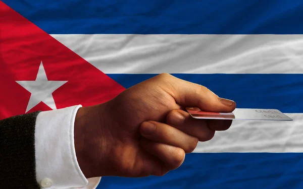 Покупка с помощью кредитной карты на Кубе — стоковое фото