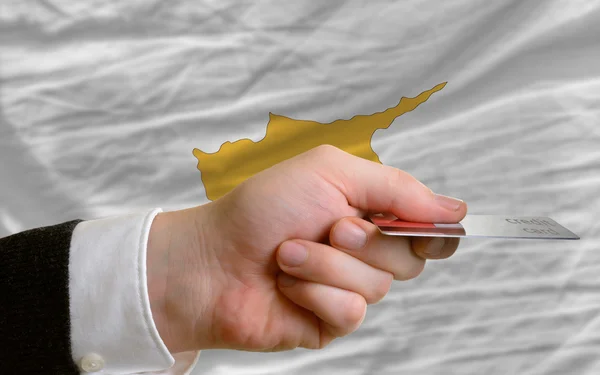 Покупка с помощью кредитной карты на Кипре — стоковое фото