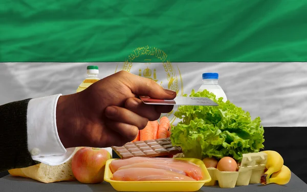 Lebensmittelkauf mit Kreditkarte in Afghanistan — Stockfoto