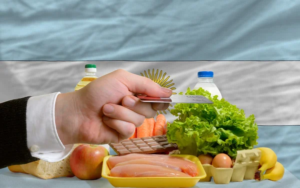 Nákup potravin s kreditní kartou v Argentině — Stock fotografie