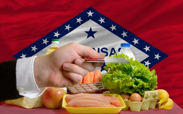 Nákup potravin s kreditní kartou v USA státu arkansas — Stock fotografie