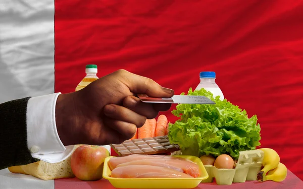 Lebensmittelkauf mit Kreditkarte in Bahrain — Stockfoto