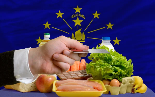 Acheter des produits alimentaires avec carte de crédit dans notre état de l'Indiana — Photo
