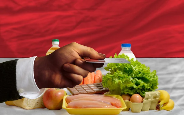 Nákup potravin s kreditní kartou v Indonésii — Stock fotografie