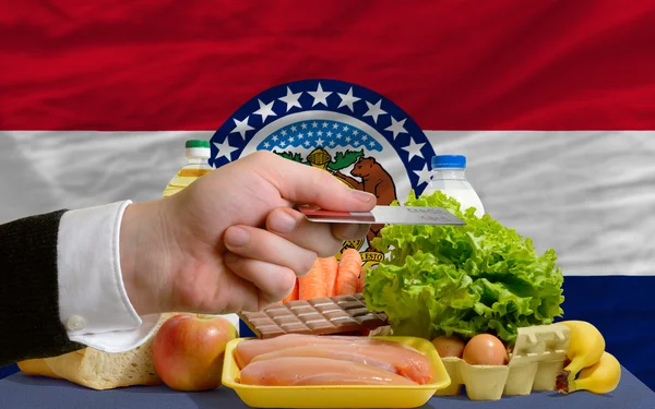 La compra de comestibles con tarjeta de crédito en nosotros el estado de Missouri — Foto de Stock