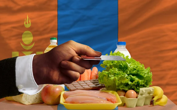 Lebensmittelkauf mit Kreditkarte in der Mongolei — Stockfoto