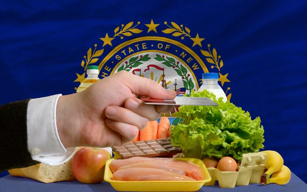 Nákup potravin s kreditní kartou v USA státu new hampshire — Stock fotografie