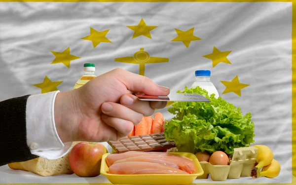 Nákup potravin s kreditní kartou v USA státu rhode island — Stock fotografie