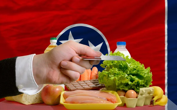 Buying groceries with credit card in us state of tennessee — Stock Photo, Image