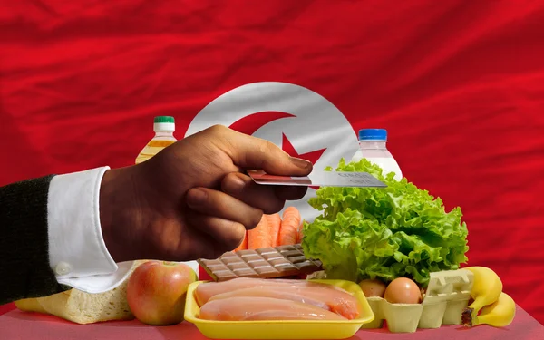 Lebensmittelkauf mit Kreditkarte in Tunesien — Stockfoto