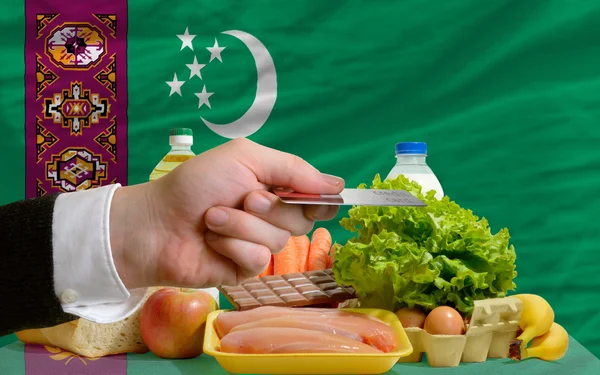 Nákup potravin s kreditní kartou v Turkmenistánu — Stock fotografie