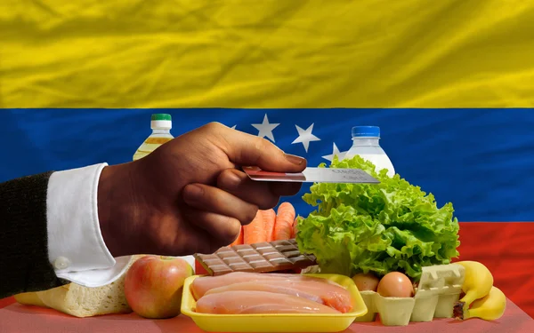 Lebensmittelkauf mit Kreditkarte in venezuela — Stockfoto