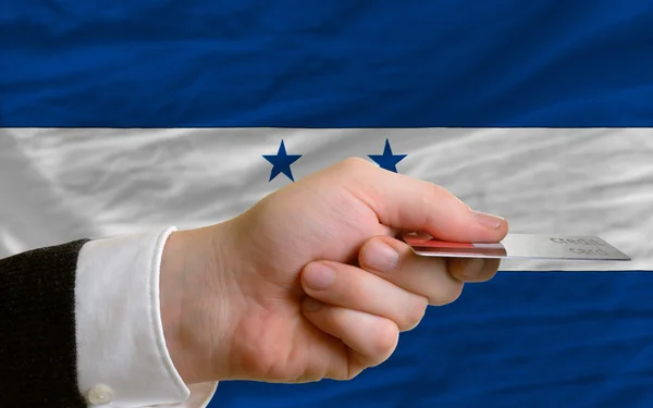 Покупка с помощью кредитной карты в Гондурасе — стоковое фото