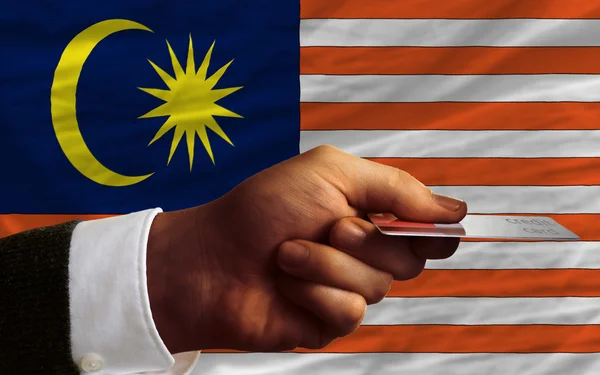 Покупка с помощью кредитной карты в Малайзии — стоковое фото