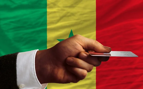 Покупка с помощью кредитной карты в Сенегале — стоковое фото