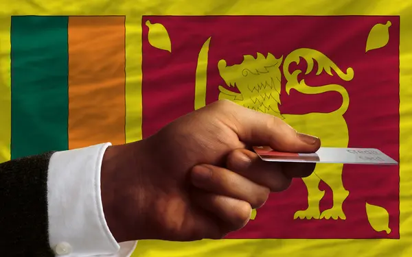 Покупка с помощью кредитной карты на Шри-Ланке — стоковое фото