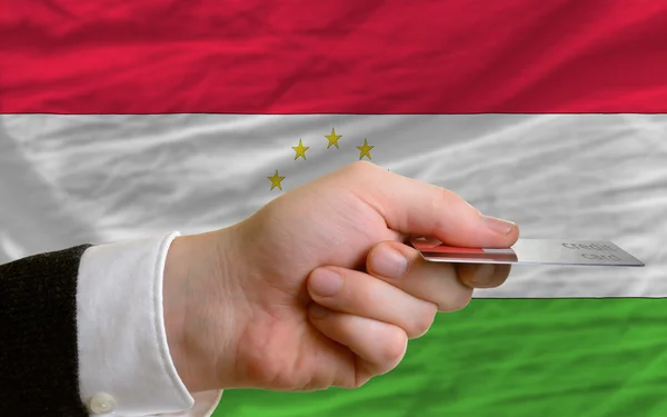Покупка по кредитной карте в Таджикистане — стоковое фото