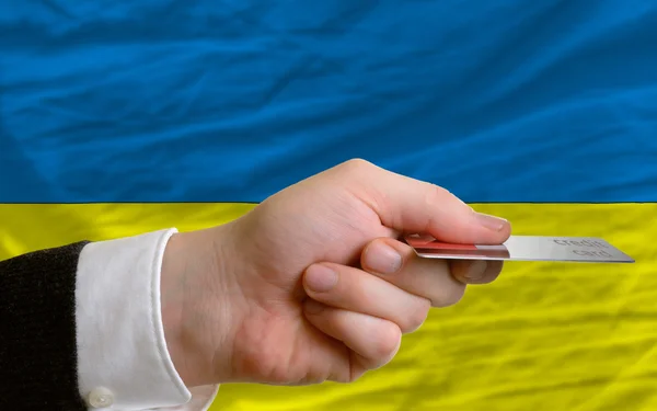 Покупка с помощью кредитной карты в Украине — стоковое фото